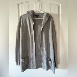 Gap sweater